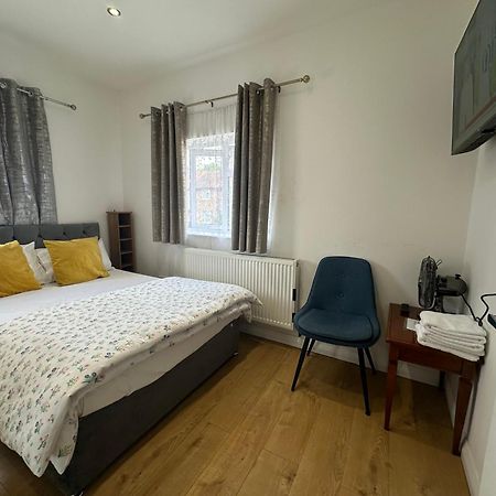 3Rd Studio Flat With Private Toilet And Bathroom Setup For Family Enjoyment 134 Keedonwood Road Bromley Exterior foto