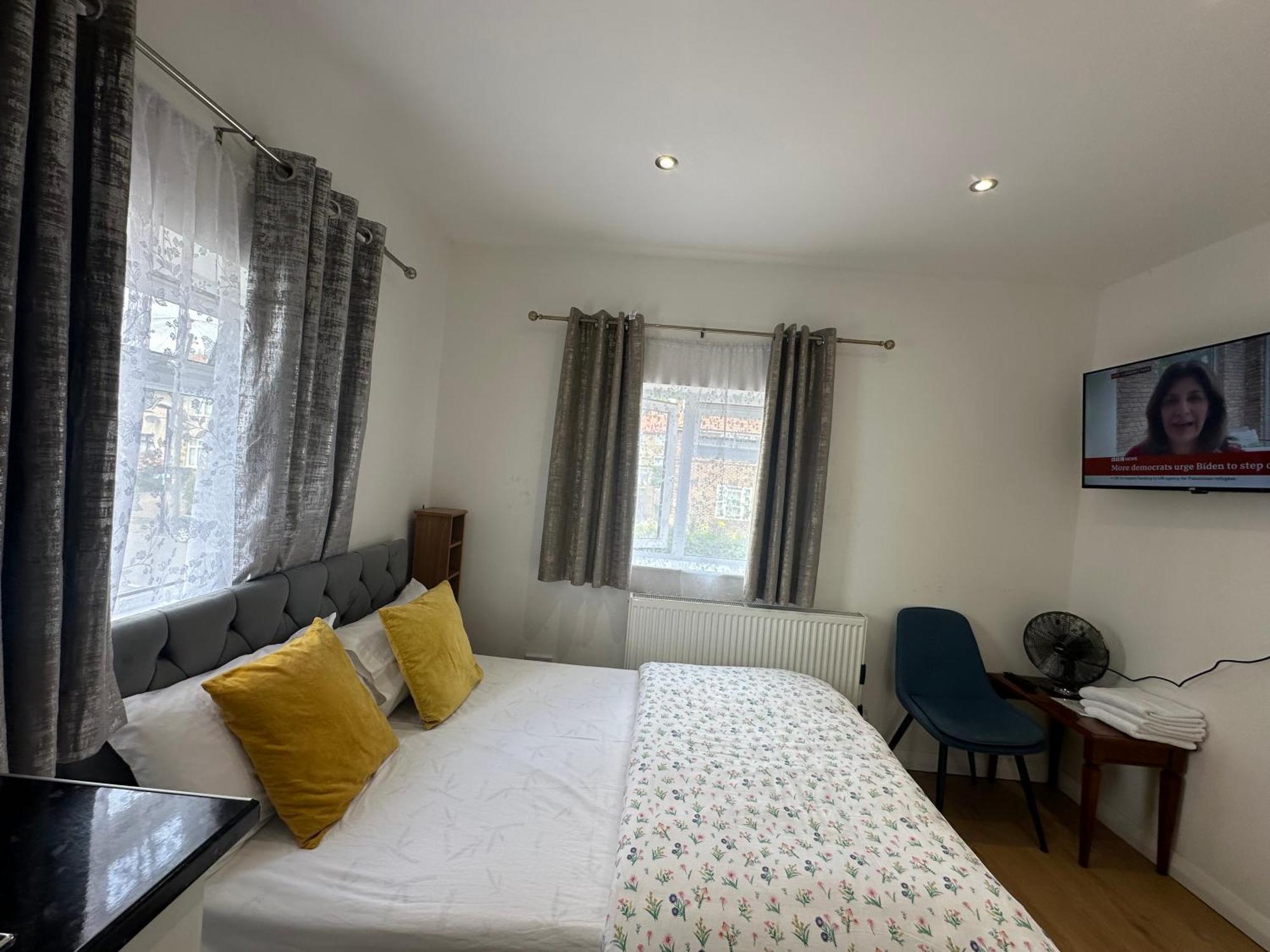 3Rd Studio Flat With Private Toilet And Bathroom Setup For Family Enjoyment 134 Keedonwood Road Bromley Exterior foto